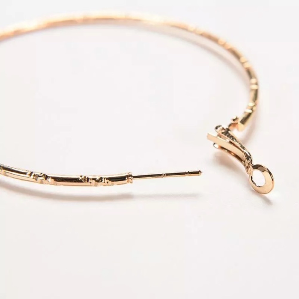 NEW!๐๐BIG๐GOLDEN!๐TWISTED๐TEXTURE๐HOOPS!๐๐ - Picture 6 of 8